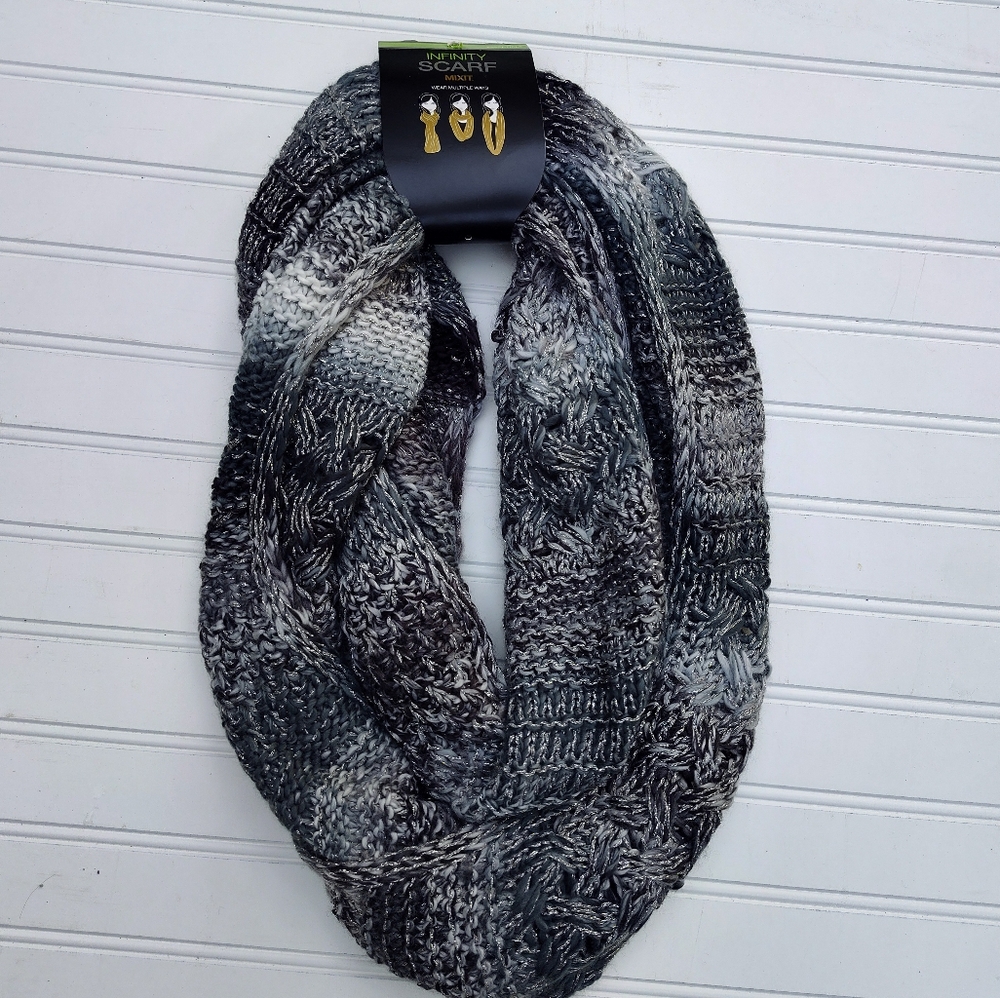 Elegant Black and Gray Knit Infinity Scarf - Picture 4 of 4